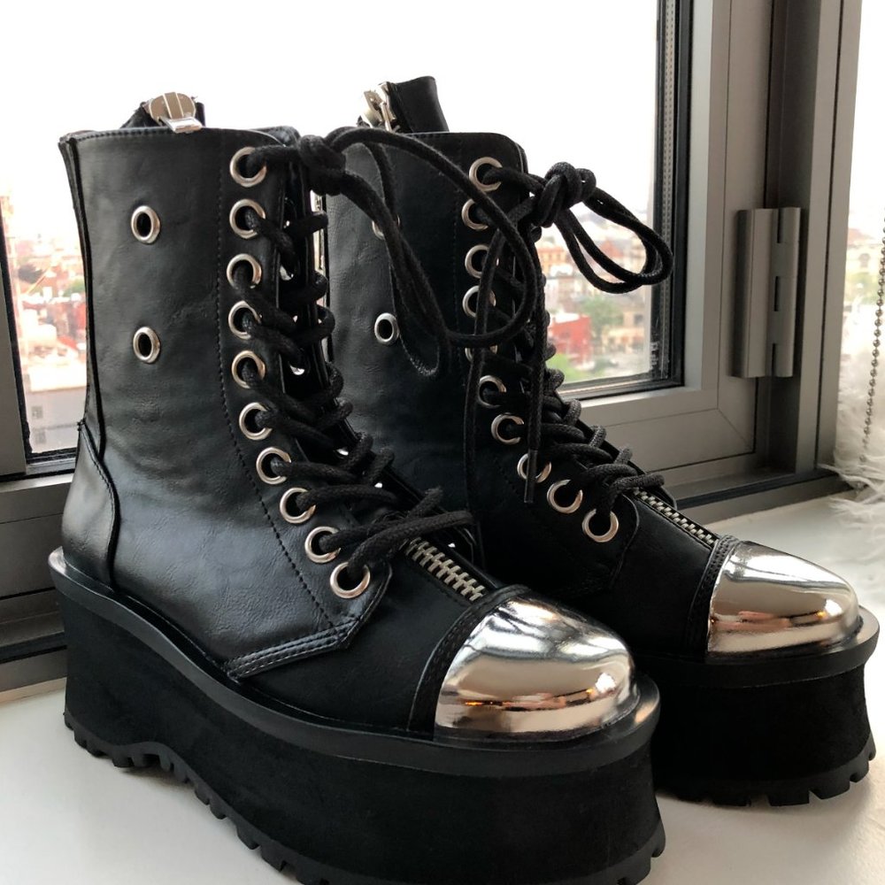 NEW Demonia Gravedigger Combat Boots - Womens sz 7